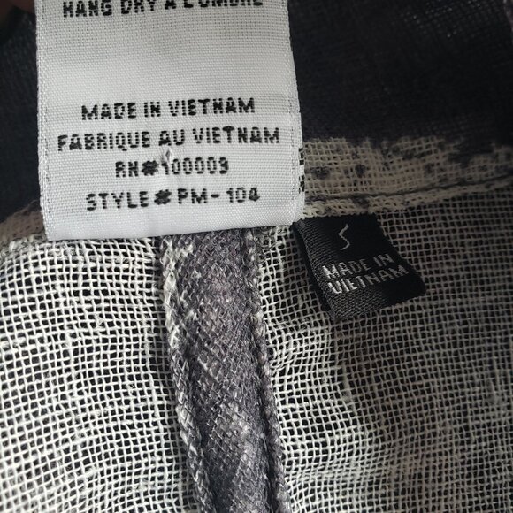 Gorgeous Grey + White Screen Printed Leaf on Linen Look Woven Fabric Vest - Picture 15 of 16